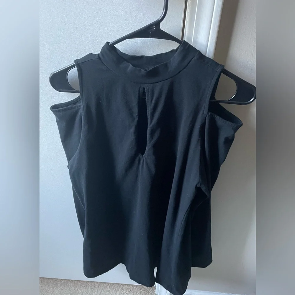 Torrid long sleeve cold shoulder black top in size 1X - Torrid Foxy fabric - Picture 7 of 9